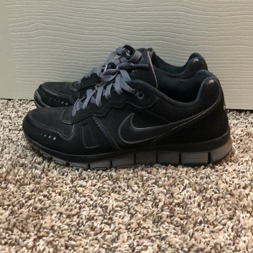 Black Nike Tennis Shoe